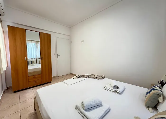 Bright & Spacious In Town, Near The - No 3 아파트 코스 타운