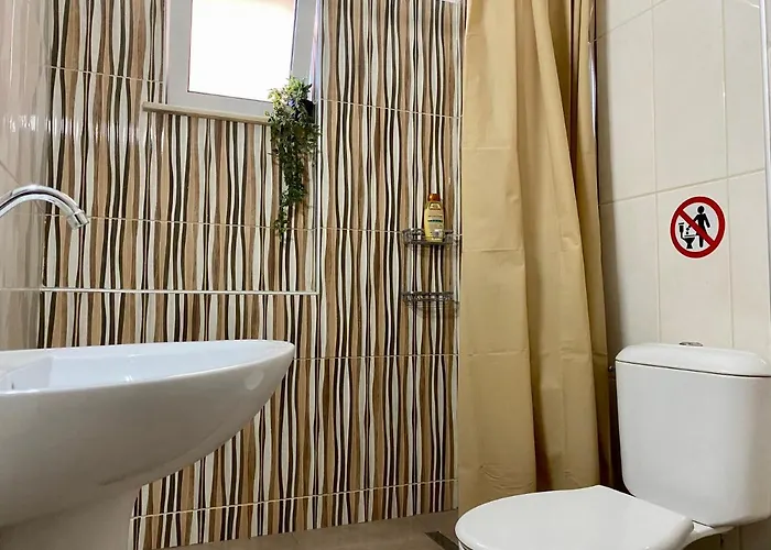 شقة Bright & Spacious In Town, Near The - No 3