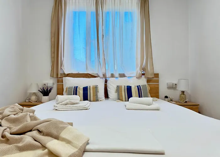 Bright & Spacious In Town, Near The - No 3 شقة بلدة كوس