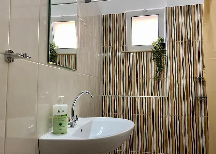 Bright & Spacious In Town, Near The - No 3 Appartamento